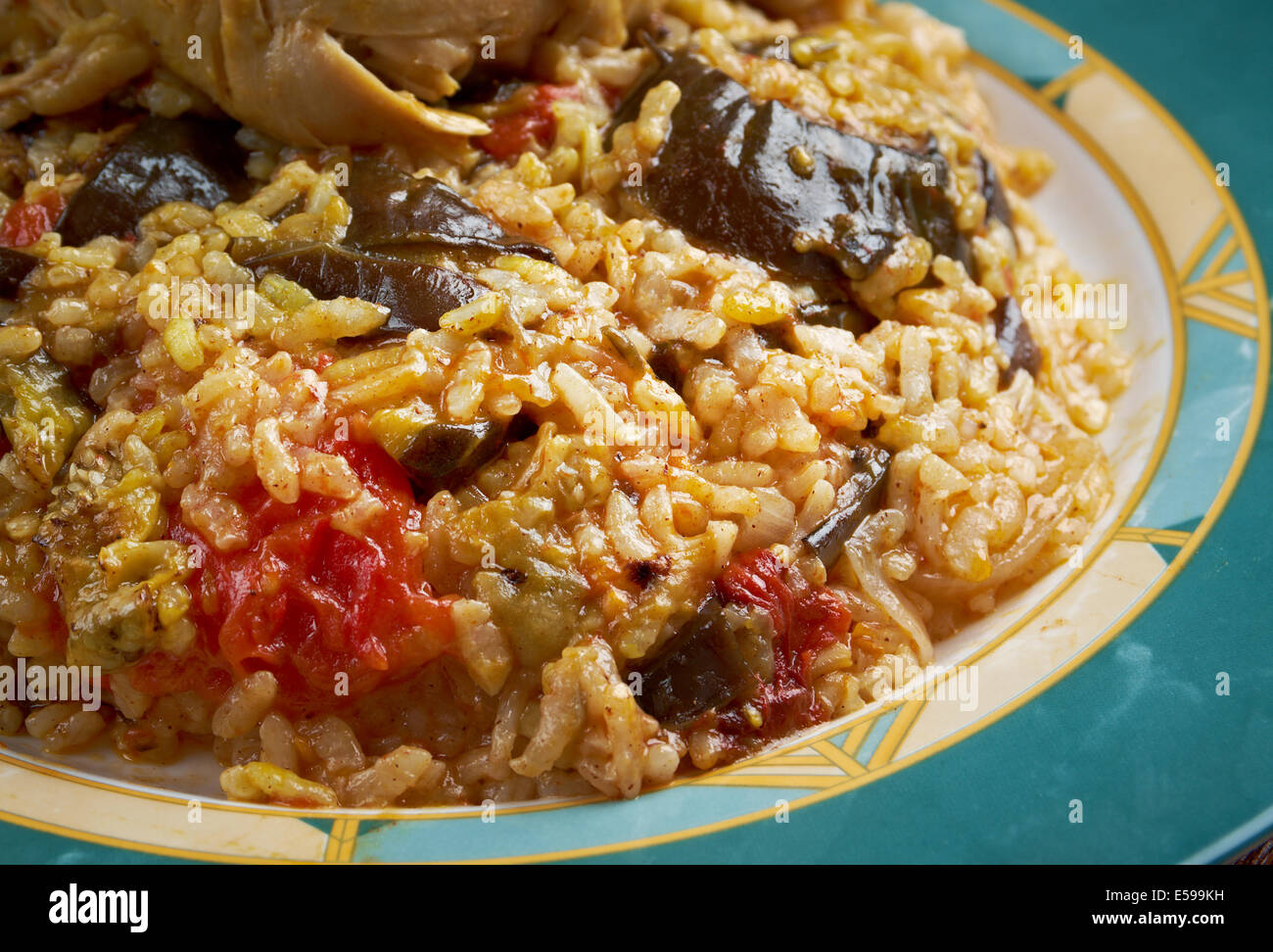 Maqluba ist ein traditionelles Gericht der arabische Levante, Persien, und Palestine.dish umfasst Fleisch, Reis und gebratenem Gemüse legte ich Stockfoto