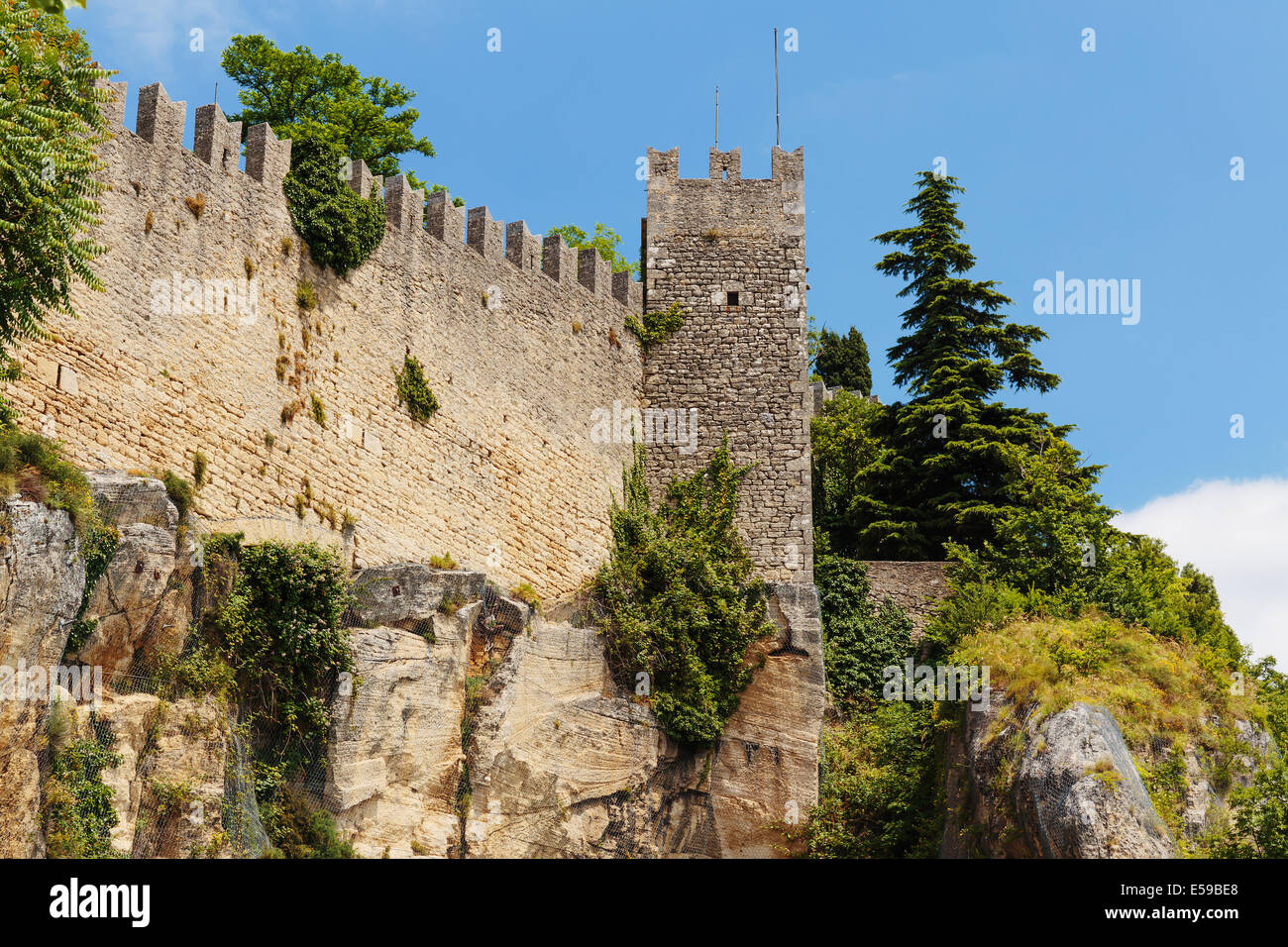 Festung auf einem Felsen in San Marino Stockfoto