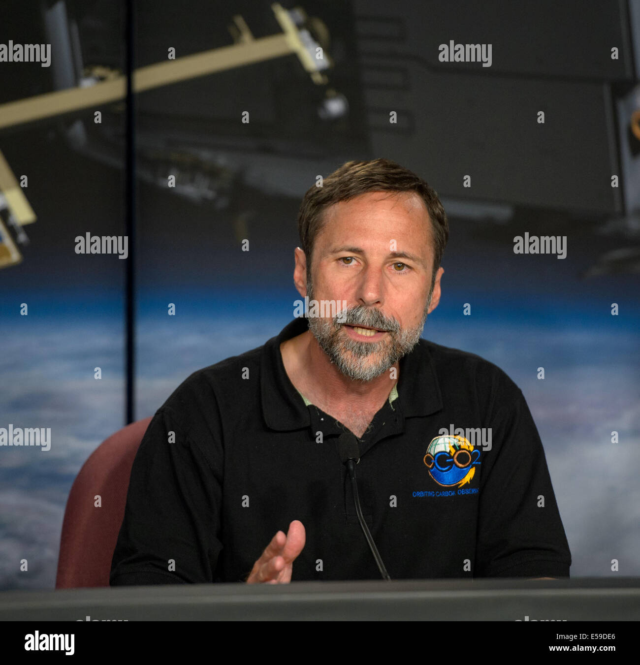 Dave Crisp, Leiter des OCO-2-Wissenschaftsteams am Jet Propulsion Laboratory der NASA, erörterte die Mission des Orbiting Carbon Observatory-2 (OCO-2), das den Kohlendioxidgehalt weltweit misst, um Klimaforschung und atmosphärische Studien zu unterstützen. Stockfoto