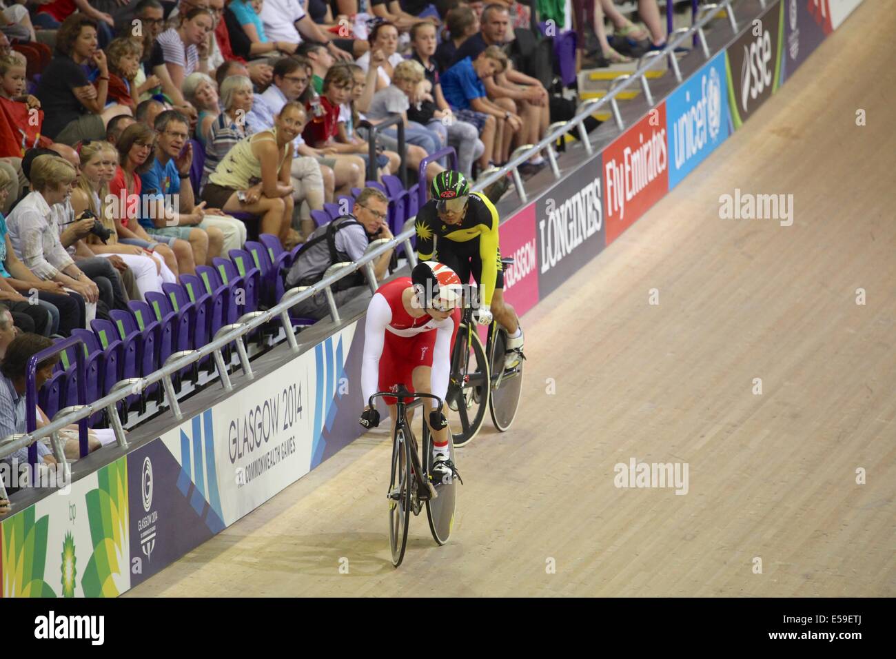 Glasgow, Schottland. 24. Juli 2014. Commonwealth Games Day 1, Track Cycling. Philip Hindes Englands (in rot) verliert Malaysias Mohd Awang Verdienst: Neville Stile/Alamy Live News Stockfoto