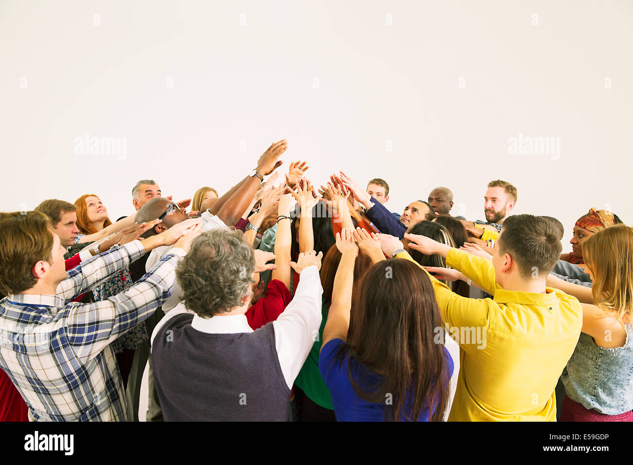 Gemischtes Publikum im huddle Stockfoto