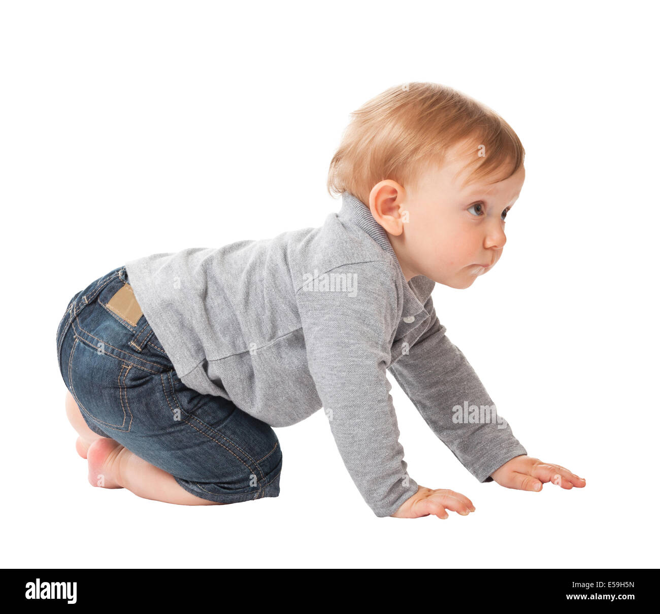 Porträt des Kindes Crawl auf weißem Hintergrund Stockfoto