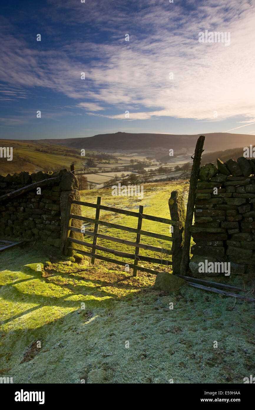 Fernblick über Simons Sitz in Wharfedale aus Burnsall fiel Stockfoto