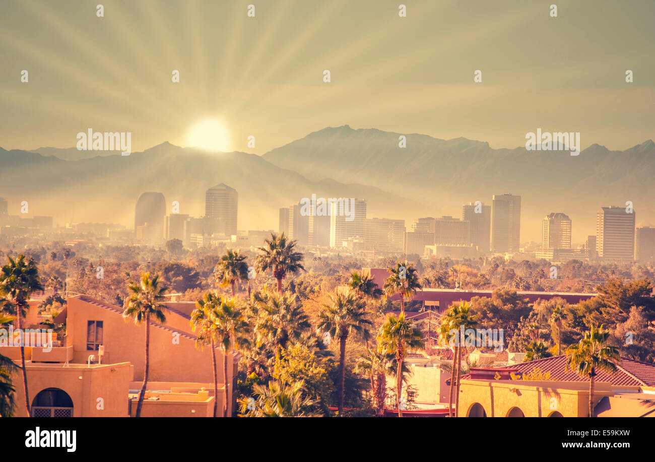 Sonnenaufgang am Morgen über Phoenix, Arizona, USA Stockfoto