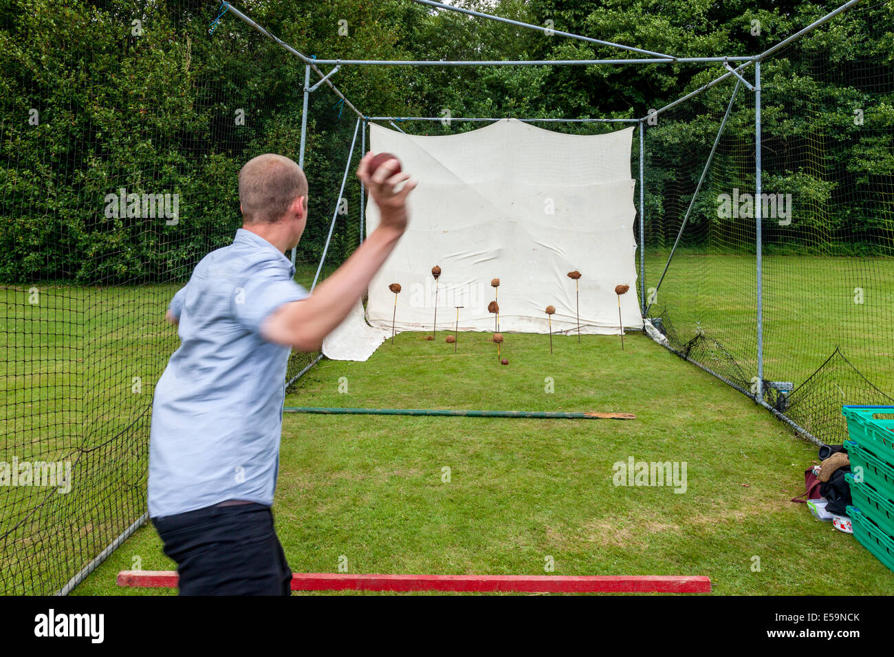 Coconut Shy, Withyham Village Fete, Sussex, England Stockfoto