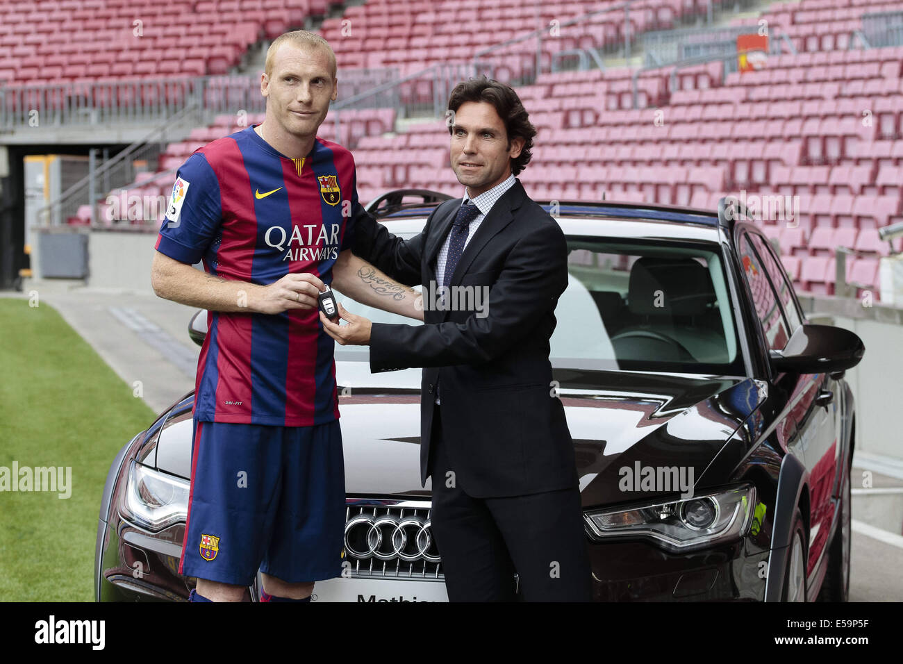 Barcelona, Spanien. 24. Juli 2014. BARCELONA-Spanien-Juli-24-Präsentation der neuen FC Barcelona Spieler, Jeremy Mathieu, am 24. Juli 2014. : Bildnachweis Mikel Trigueros/Urbanandsport/Nurphoto: Mikel Trigueros/NurPhoto/ZUMA Draht/Alamy Live-Nachrichten Stockfoto