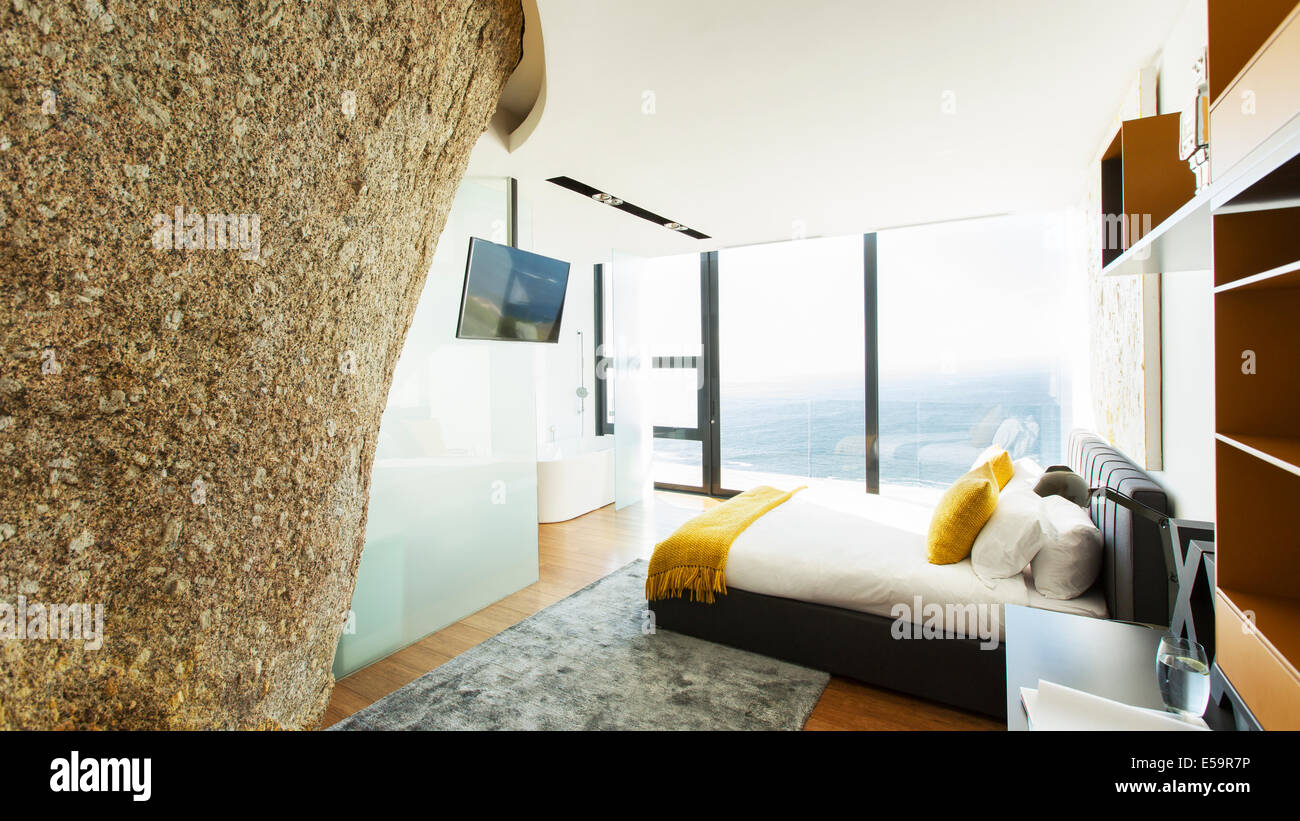Rock-Feature in modernen Schlafzimmer Stockfoto