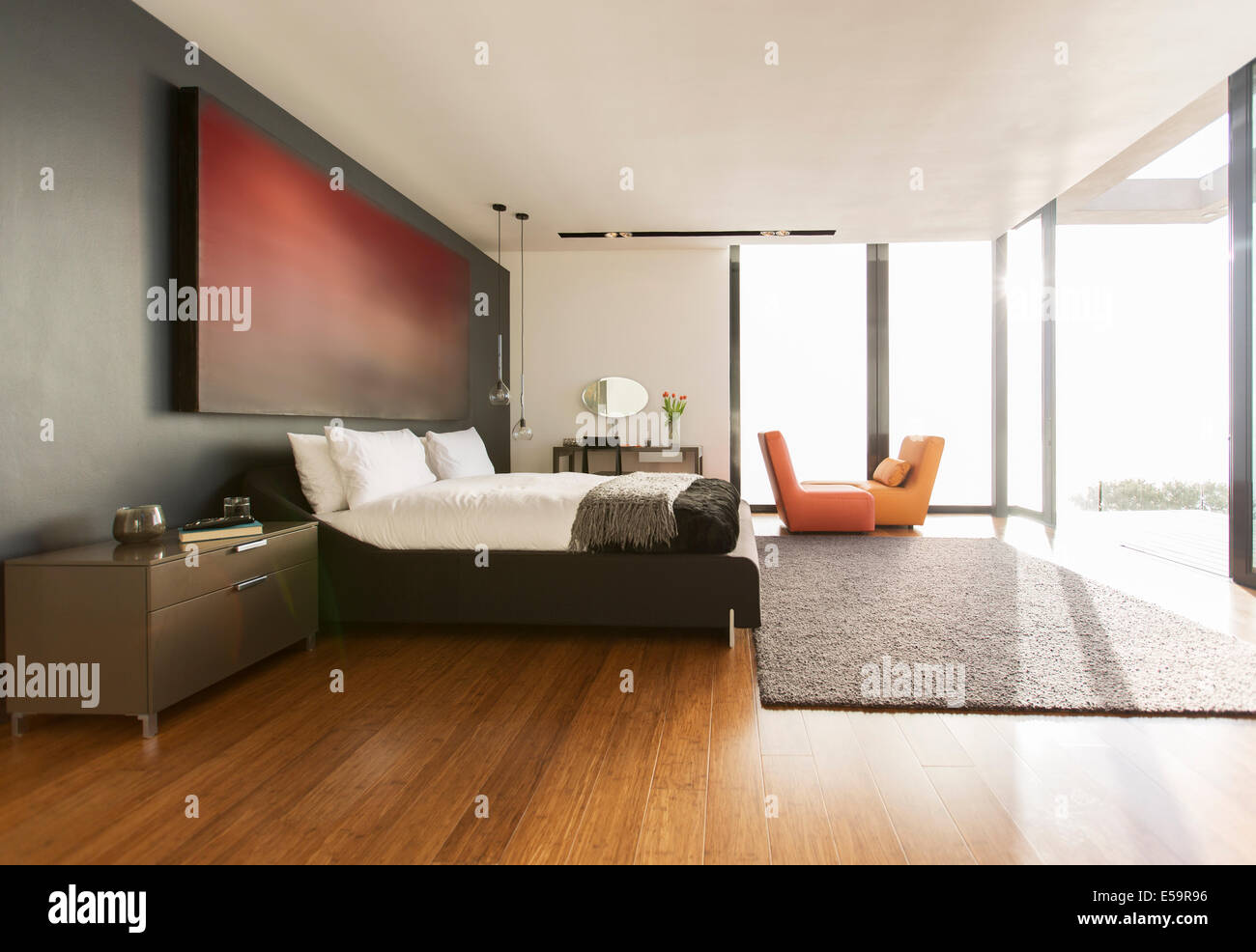 Teppich und Malerei in modernen Schlafzimmer Stockfoto