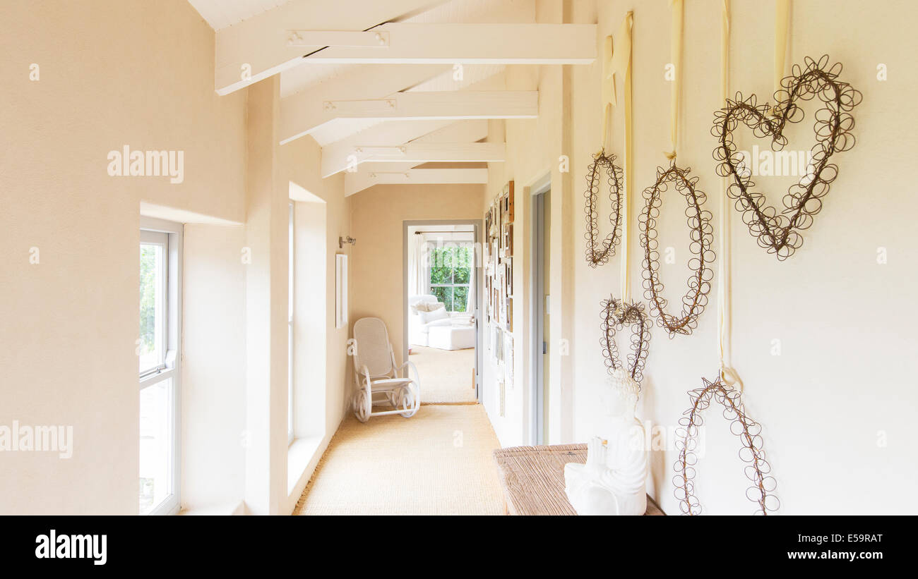 Dekorative Wandbehänge im Landhaus Stockfoto