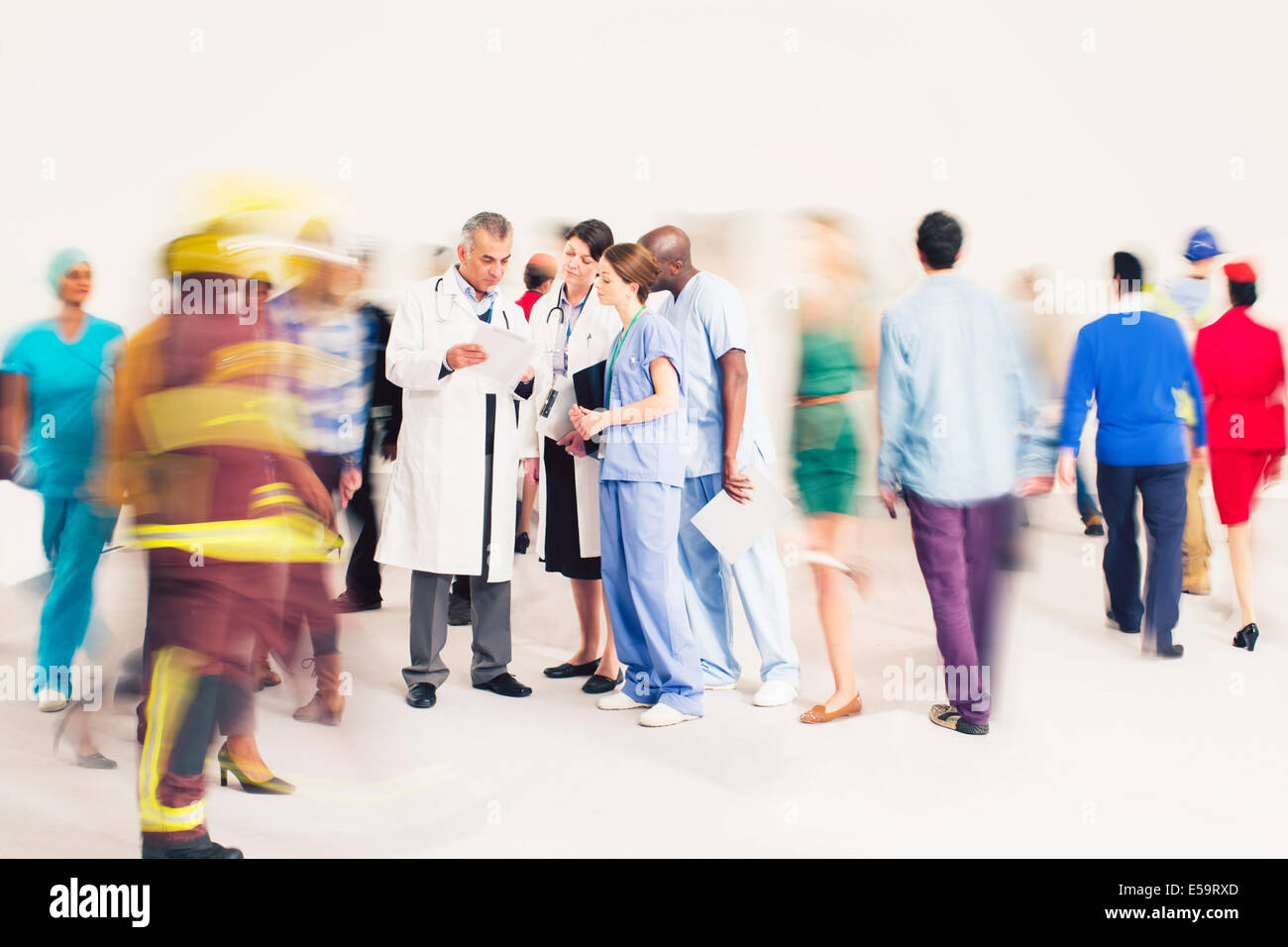 Mitarbeiter, die Ärzte und Krankenschwestern tummeln Stockfoto