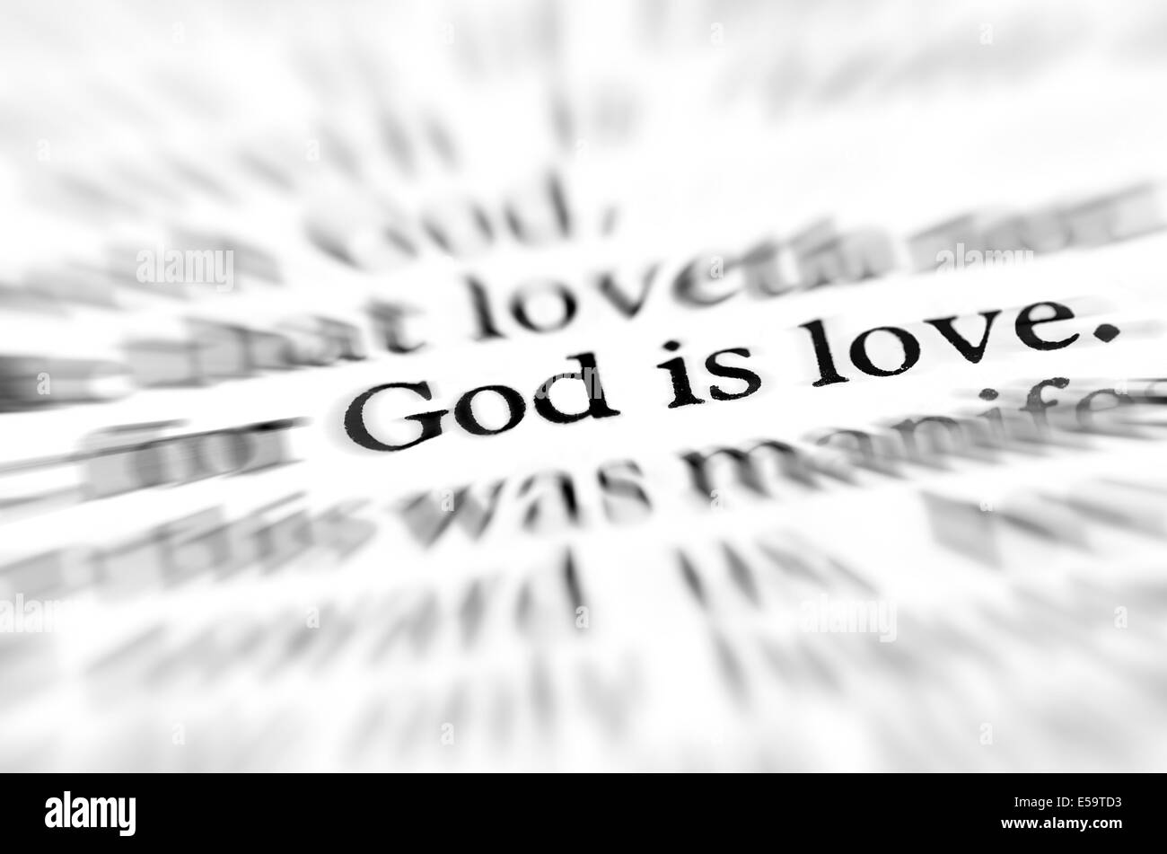 Detail Closeup Zoom Gott ist Liebe Schrift in Bibel-Vers Stockfoto