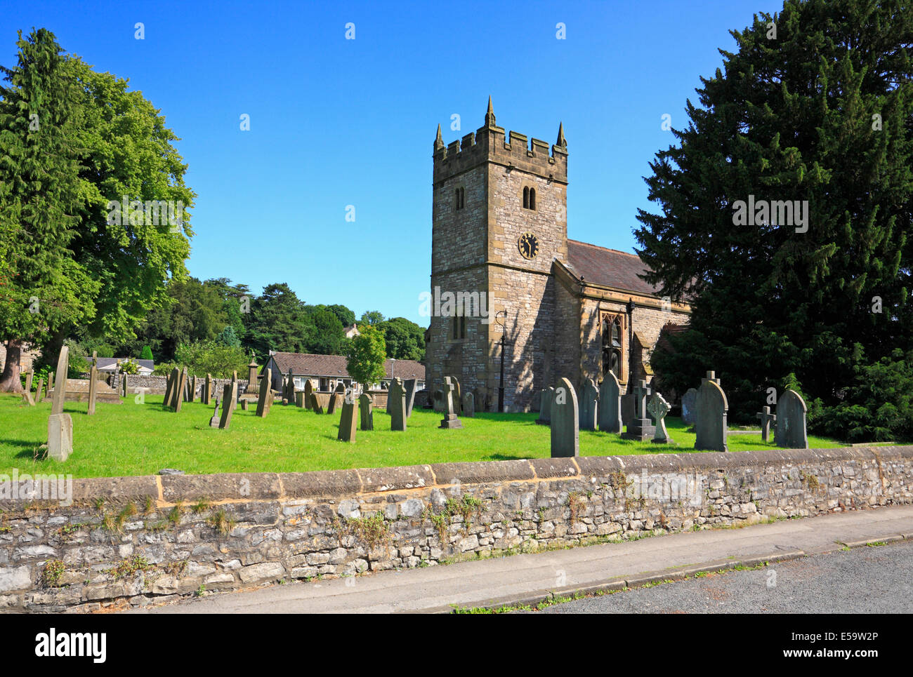 Holly Dreifaltigkeitskirche, Ashford in Wasser, Derbyshire, Peak District National Park, England, Großbritannien. Stockfoto
