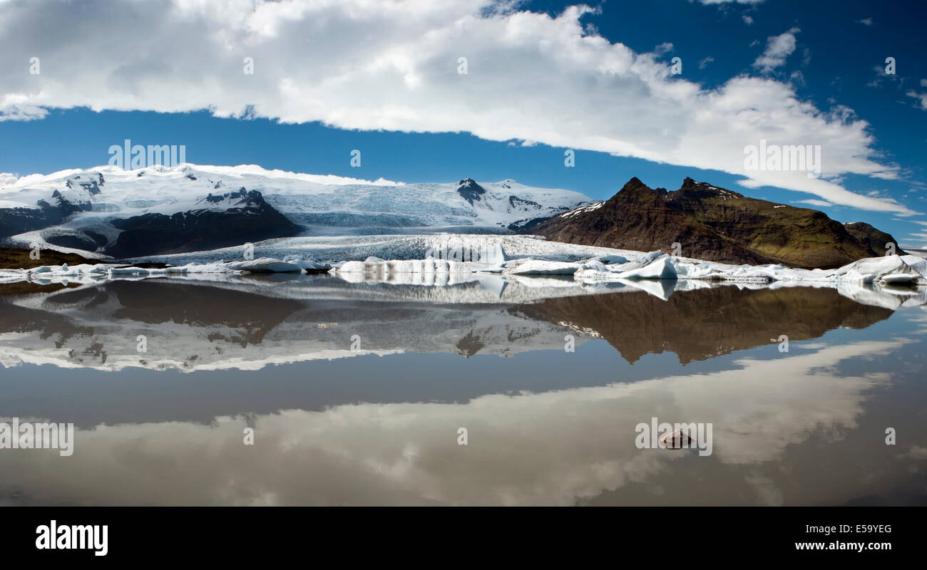 Fjallsarlon Gletschersee (zusammengesetzte Panoramabild) - Fjallsjokull-Gletscher im Vatnajökull-Nationalpark - Süden Islands Stockfoto