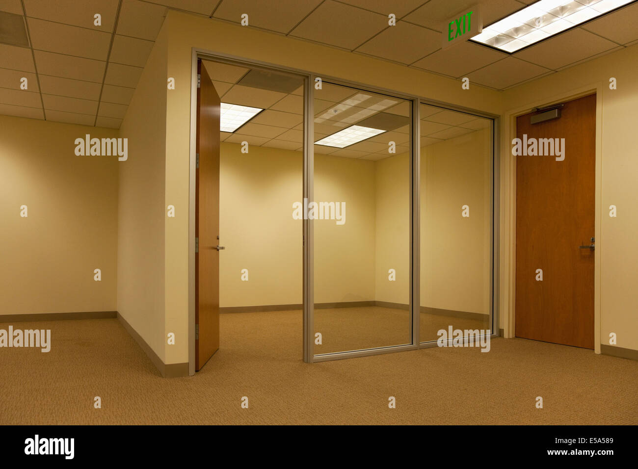 Leeren Raum im Bürogebäude Stockfoto