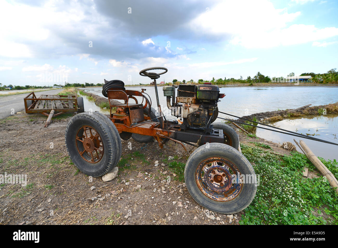 Alten Traktor auf Farm in Thailand Stockfoto