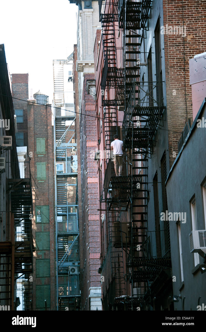 Schmale Gasse mit Feuertreppen im unteren Ostseite Soho Manhattan New York City Stockfoto