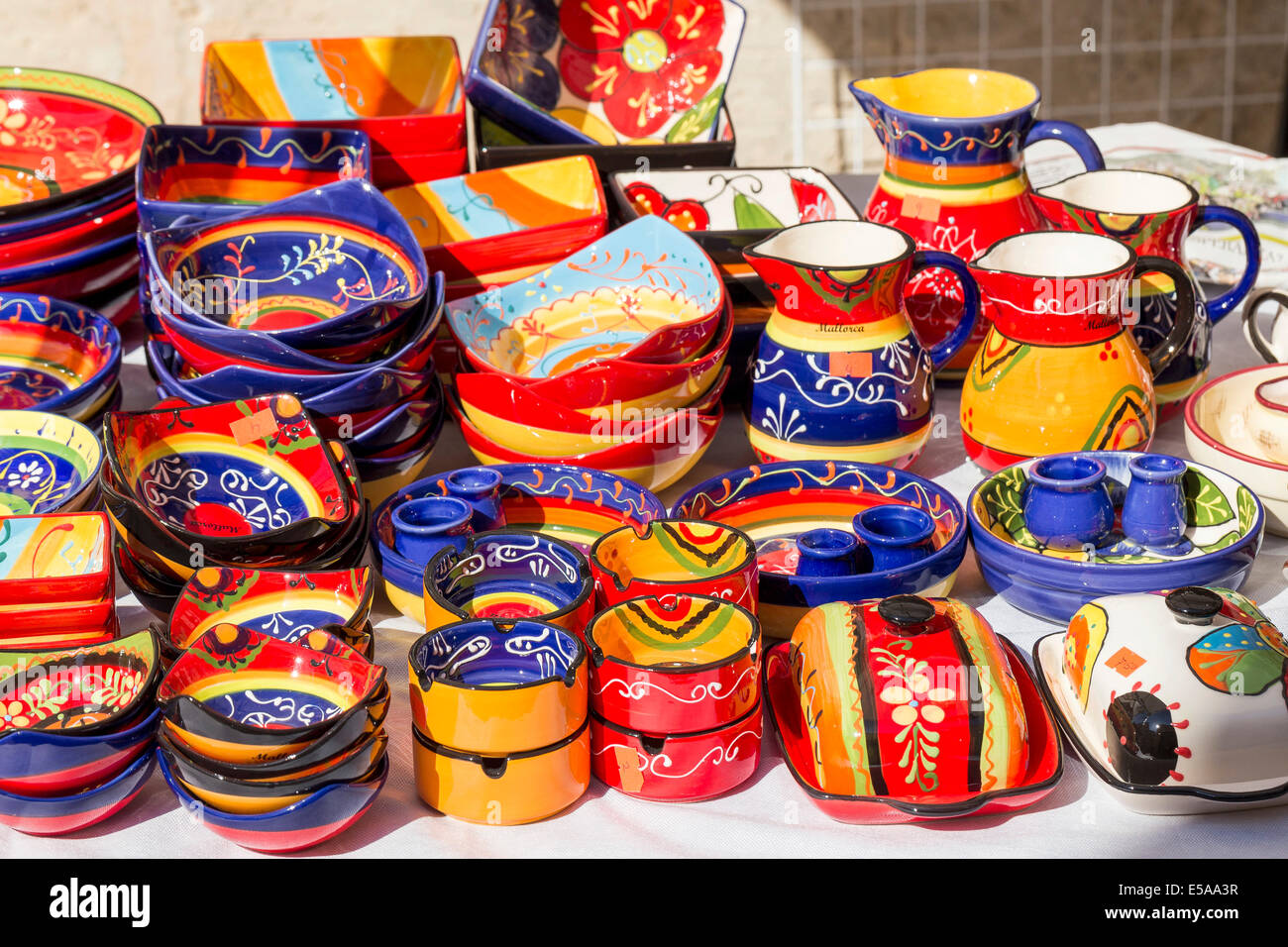 Keramik zum Verkauf an einen Landwirt zu vermarkten, Santanyi, Mallorca, Balearen, Spanien Stockfoto