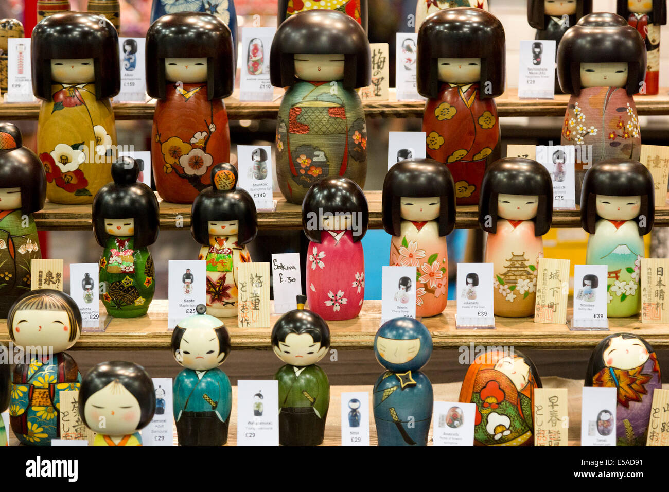 London, UK. 25. Juli 2014. Kokeshi Puppen. Die Hyper Japan-Show beginnt im Earls Court Exhibition Centre präsentiert alles japanische. Bildnachweis: Nick Savage/Alamy Live-Nachrichten Stockfoto