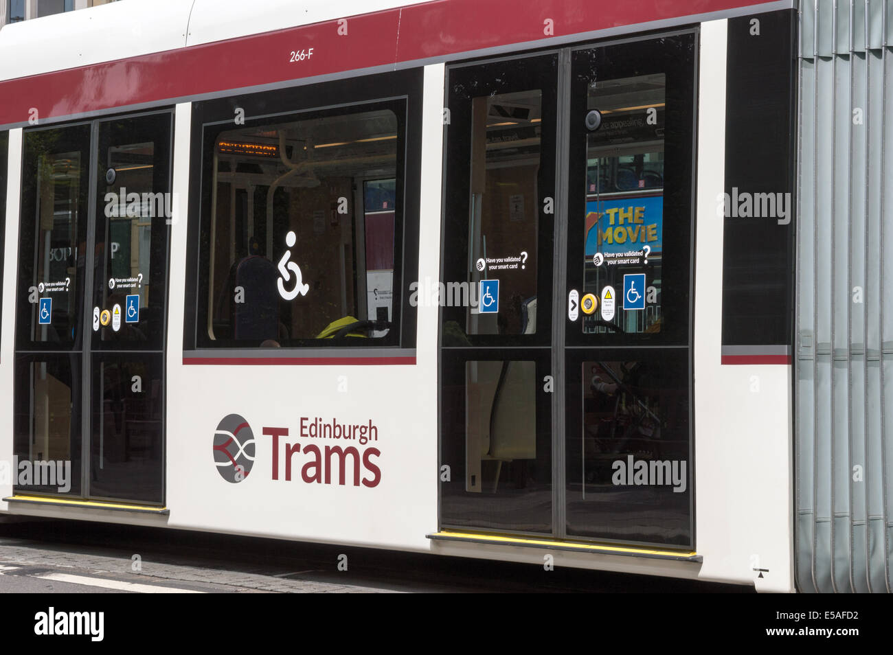 Edinburgh-Straßenbahnen Logo und Türen Stockfoto