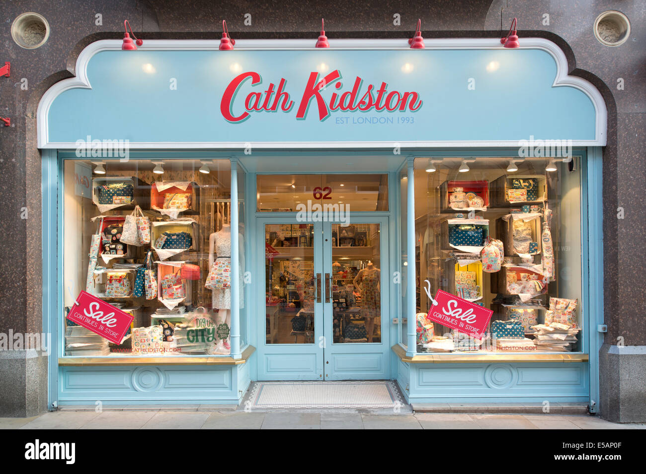 Die Schaufenster der home Möbel und Mode Einzelhändler Cath Kidston auf King Street in Manchester. Stockfoto