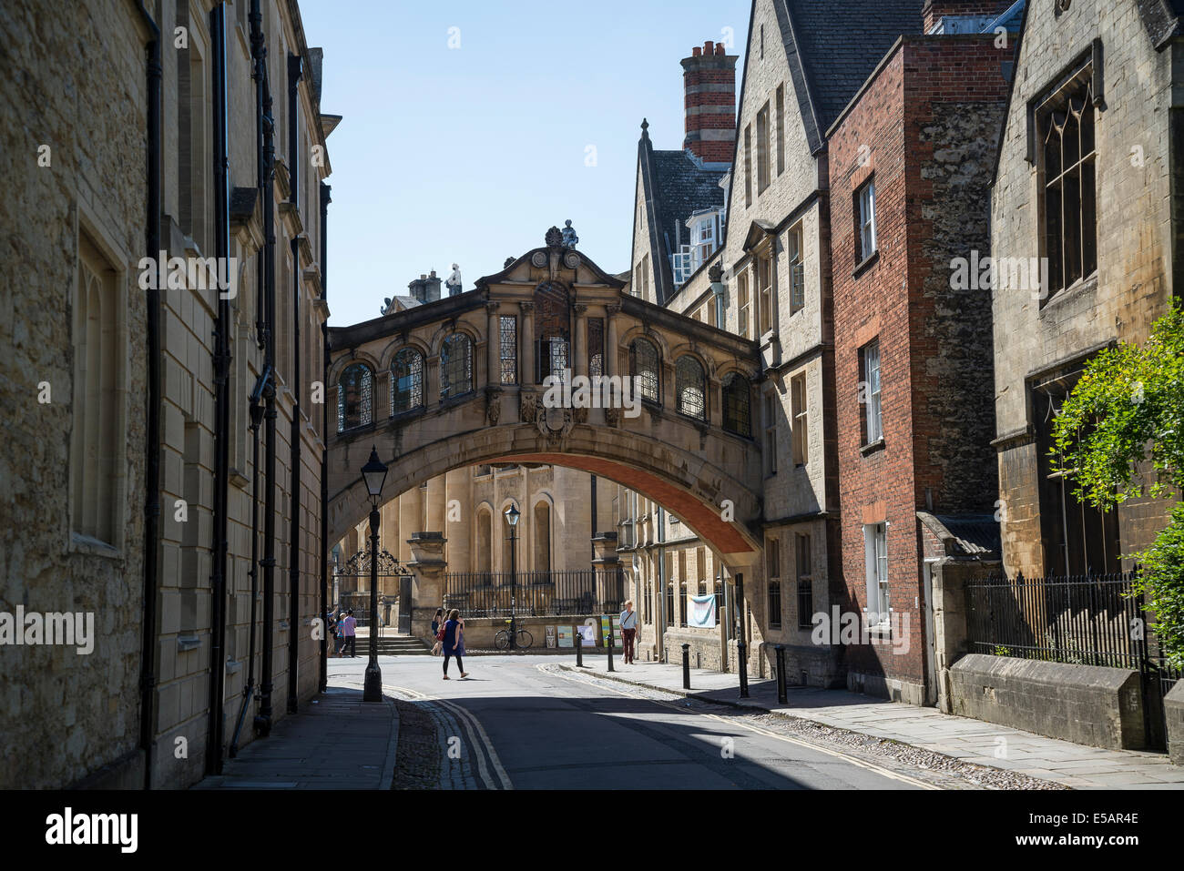 Hertford Brücke, im Volksmund bekannt als Seufzer-Brücke ist eine Skyway verbinden zwei Teile des Hertford College über New College Lane Stockfoto