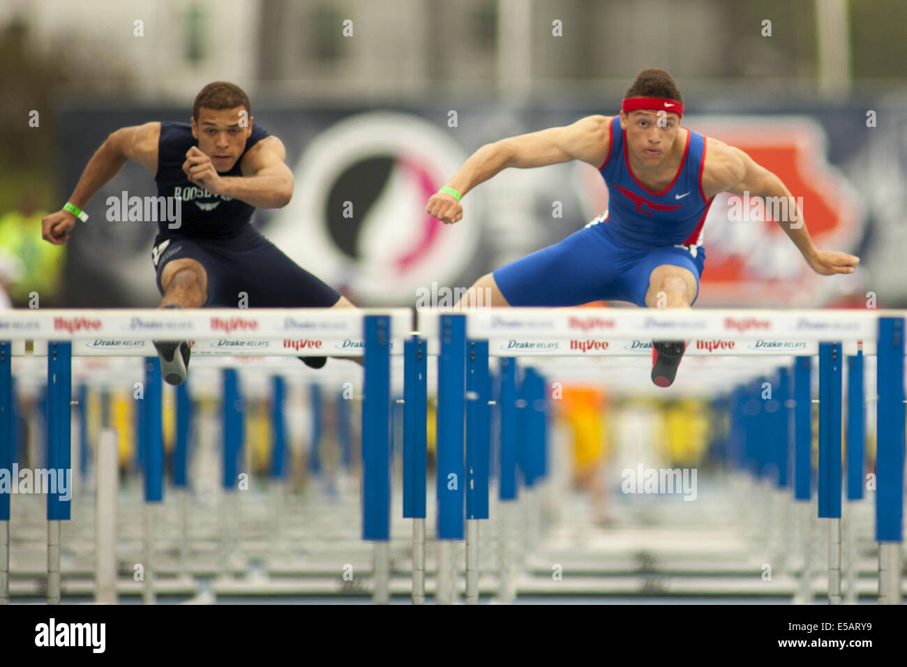 Des Moines, Iowa, USA. 24. Mai 2014. Davenport zentrale Jayvon Matthews, beendete 2. Platz in der 4A Jungs hohe Hürden bei der Iowa State Track Championships an der Drake University in Des Moines, IA, Samstag, 24. Mai 2014. © Louis Brems/Quad-Stadt-Zeiten / ZUMA Draht/Alamy Live News Stockfoto