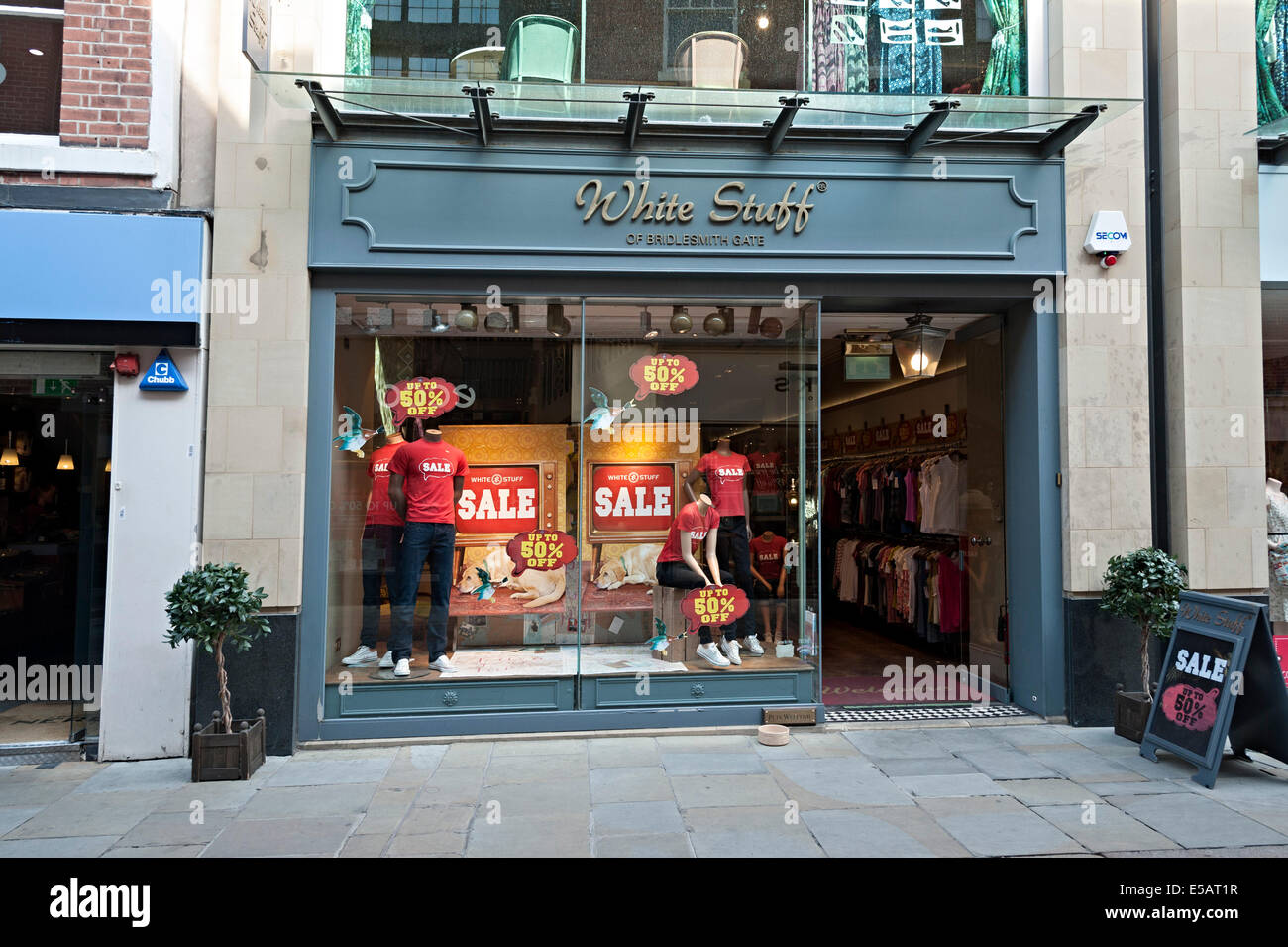 Weiße Zeug Mode Shop Verkauf unterzeichnen nottingham Stockfoto