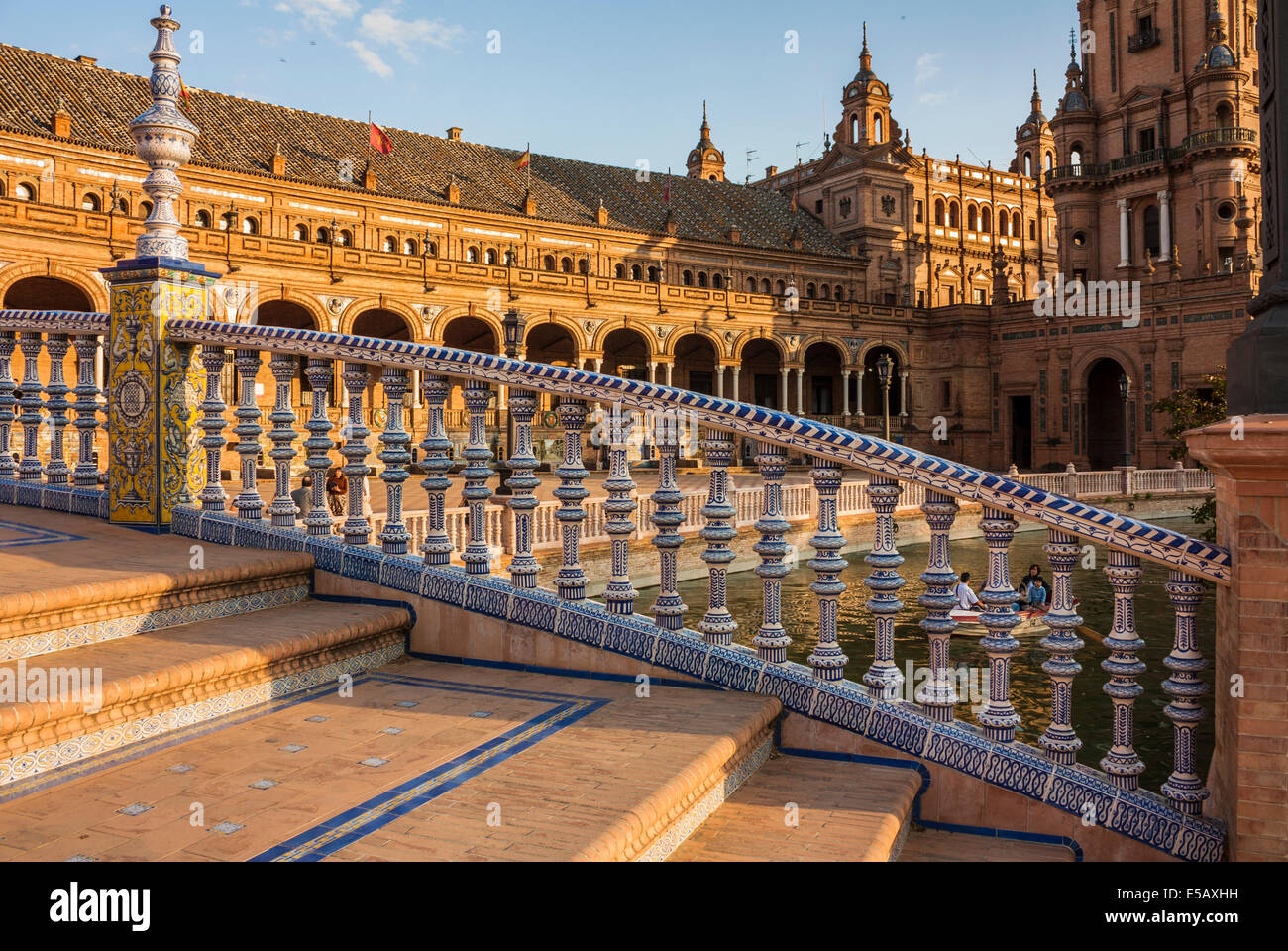Treppe am Plaza España bei Sonnenuntergang Stockfoto