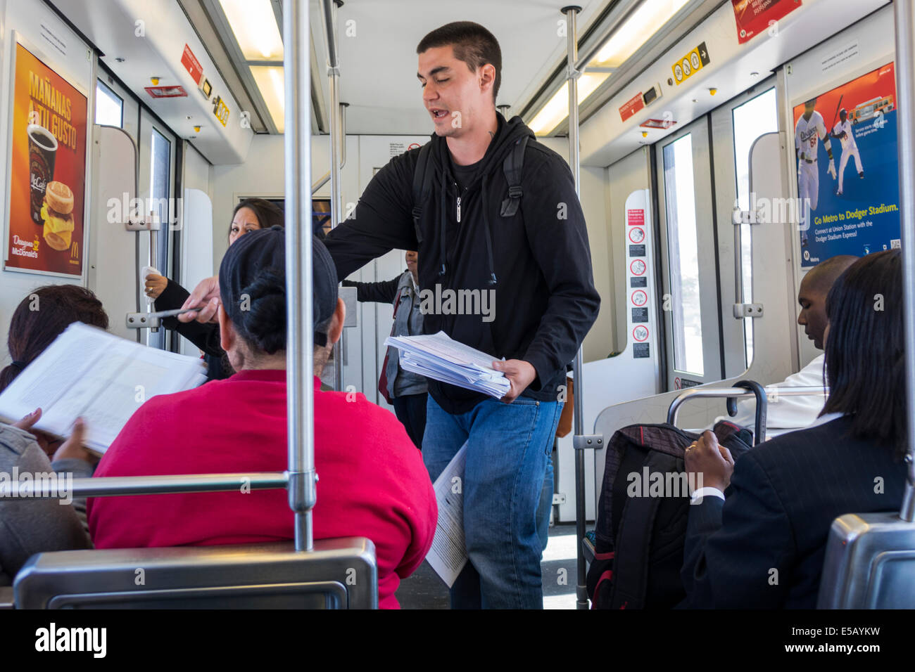 Los Angeles California, LA County Metro Rail, Green Line, Bahn, U-Bahn, Zug, öffentlicher Nahverkehr, Zug, Inneneinrichtung, Sitzgelegenheit, Sitzplatz, Stockfoto