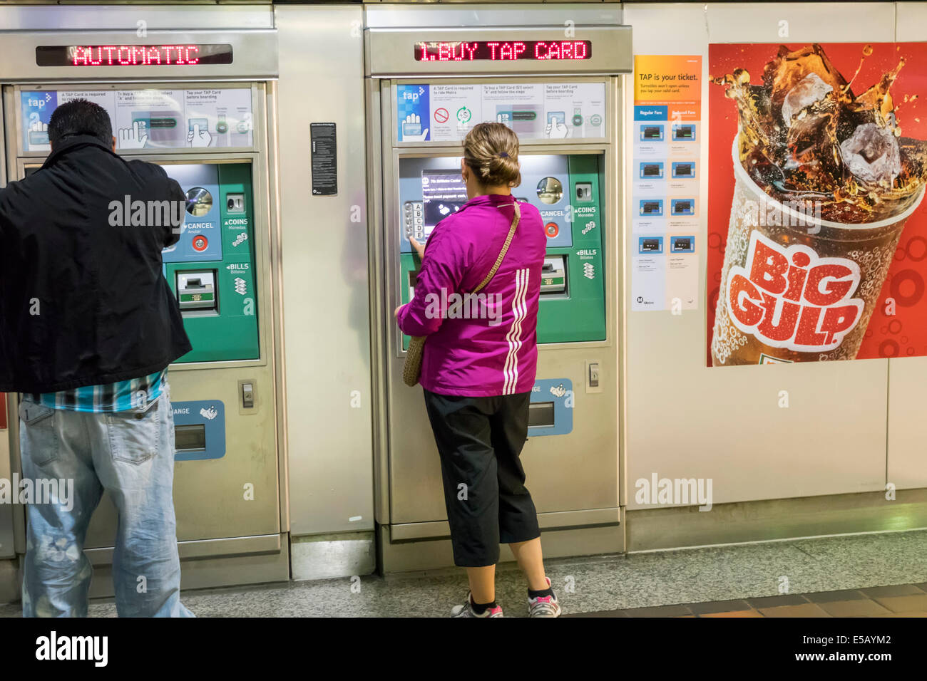Los Angeles California, LA County Metro Rail, Stadtbahn, Nahverkehr, öffentliche Verkehrsmittel, Bahnhof, Ticket, Verkaufsautomat, Selbstbedienung, Fahrpreis, Transacti Stockfoto