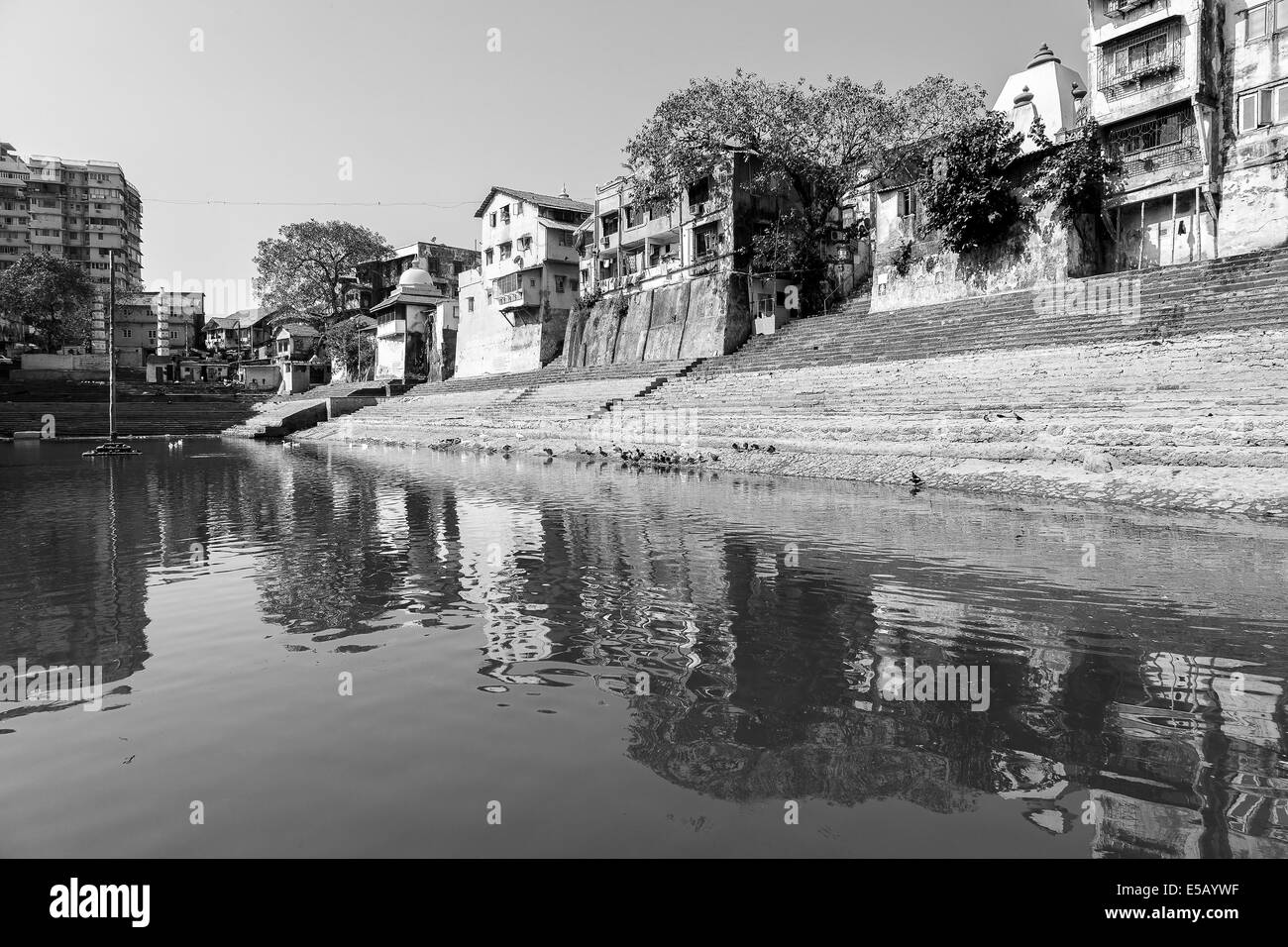 Banganga, ein heiliges Wassertank mitten in Mumbai, Indien. Stockfoto