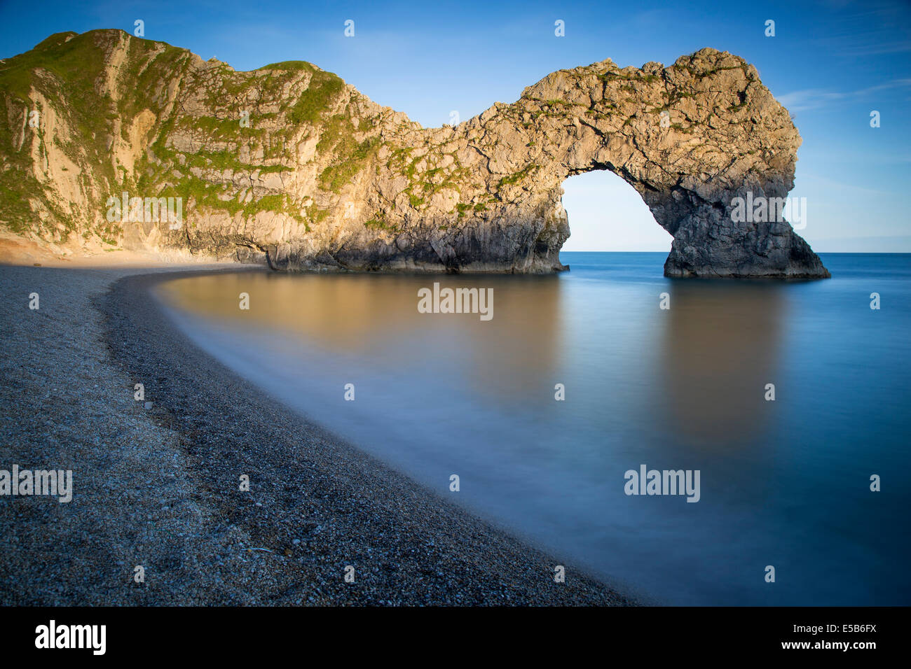 Abend bei Durdle Door entlang der Jurassic Coast, Dorset, England Stockfoto