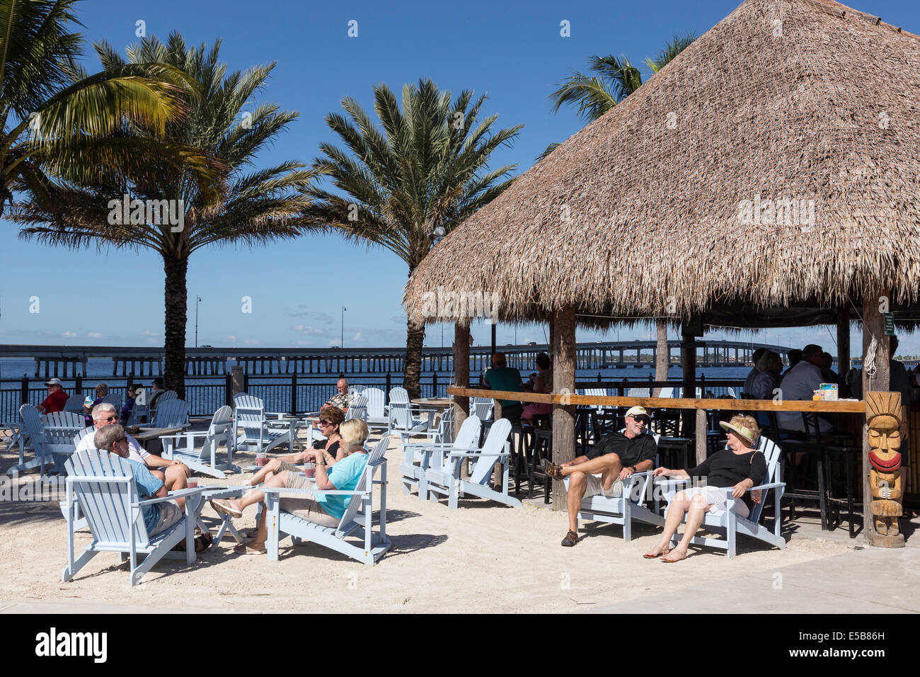 Am Ufer Tiki Hütte Cabana, Punta Gorda, FL, USA Stockfoto