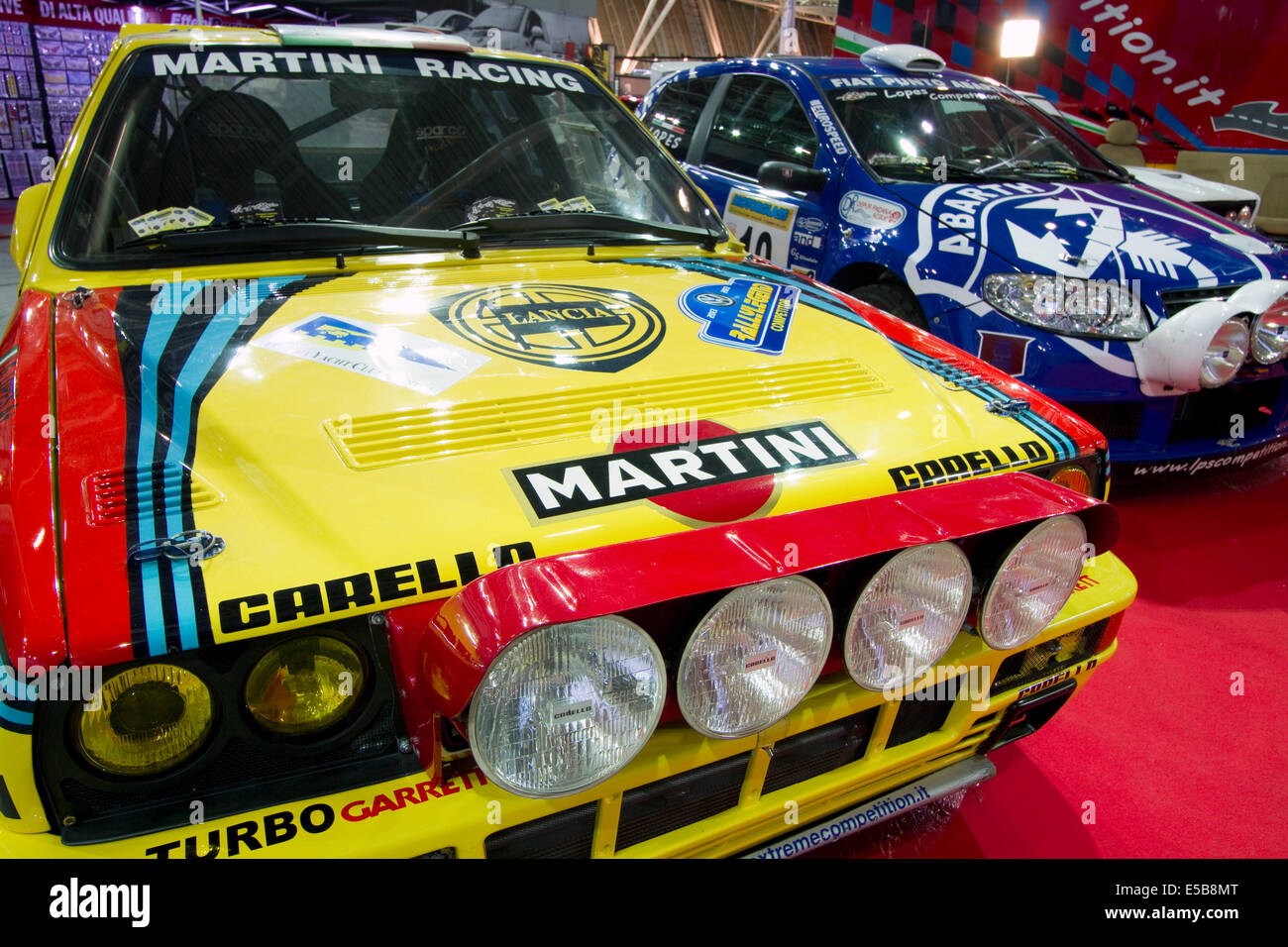 Alten Rallye-Autos auf dem Display an historischen Autos zeigen. Stockfoto
