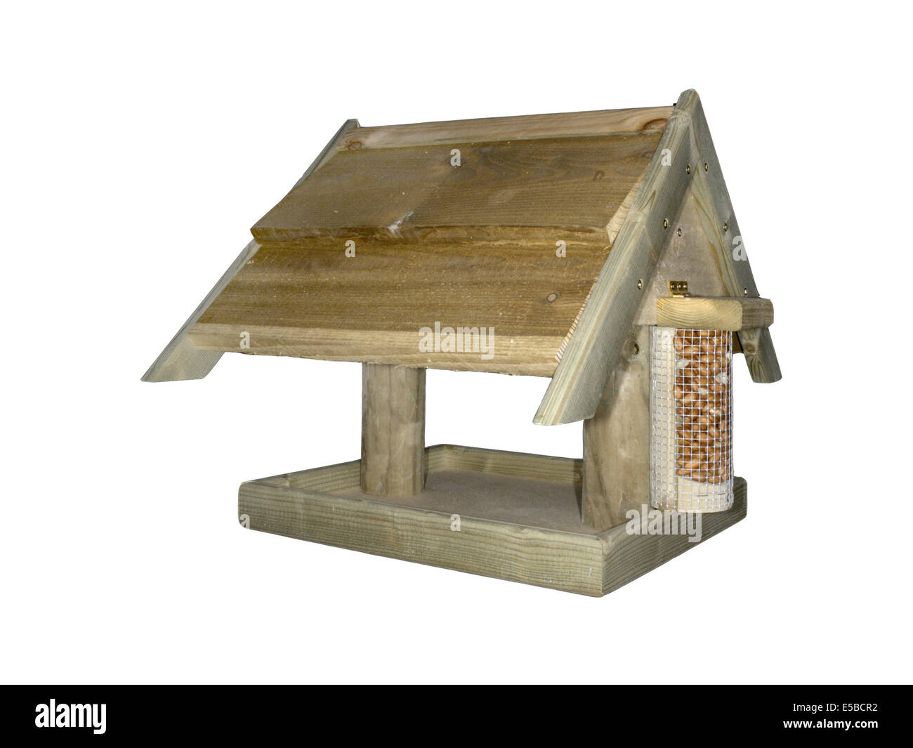 Holz Vogelhaus. Ein gemeinsames Design für Garten Vögel zu füttern. Stockfoto