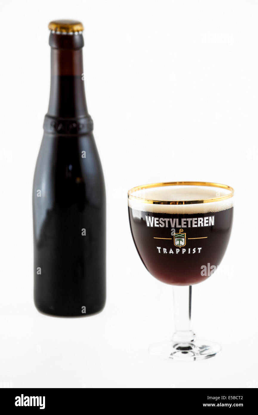 Trappistenbier Westvleteren 12° / 10,2 % ABV, beste Bier der Welt gebraut  in der Sint-Sixtusabdij / Abtei des Heiligen Sixtus, Belgien  Stockfotografie - Alamy