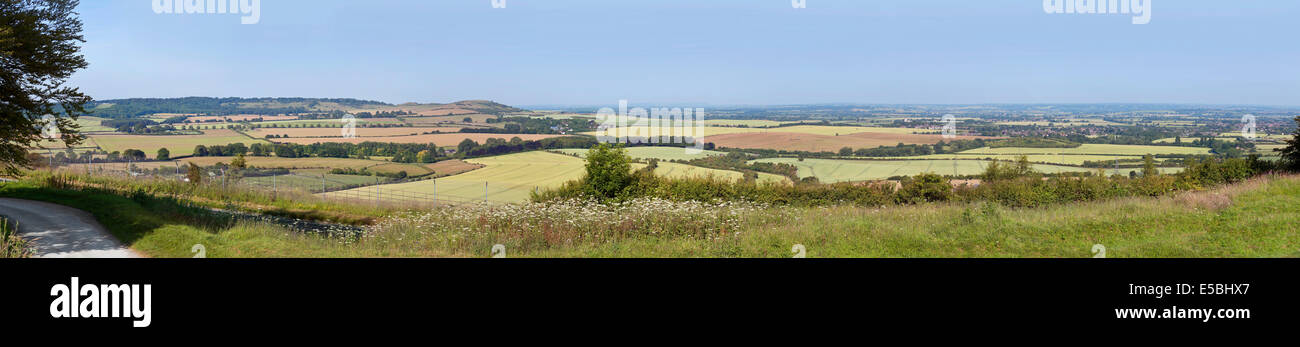 Panoramablick über die Ebene von Aylesbury, Ivinghoe, Whipsnade Bereiche in Bedfodshire, UK, Sommer 2014 Stockfoto