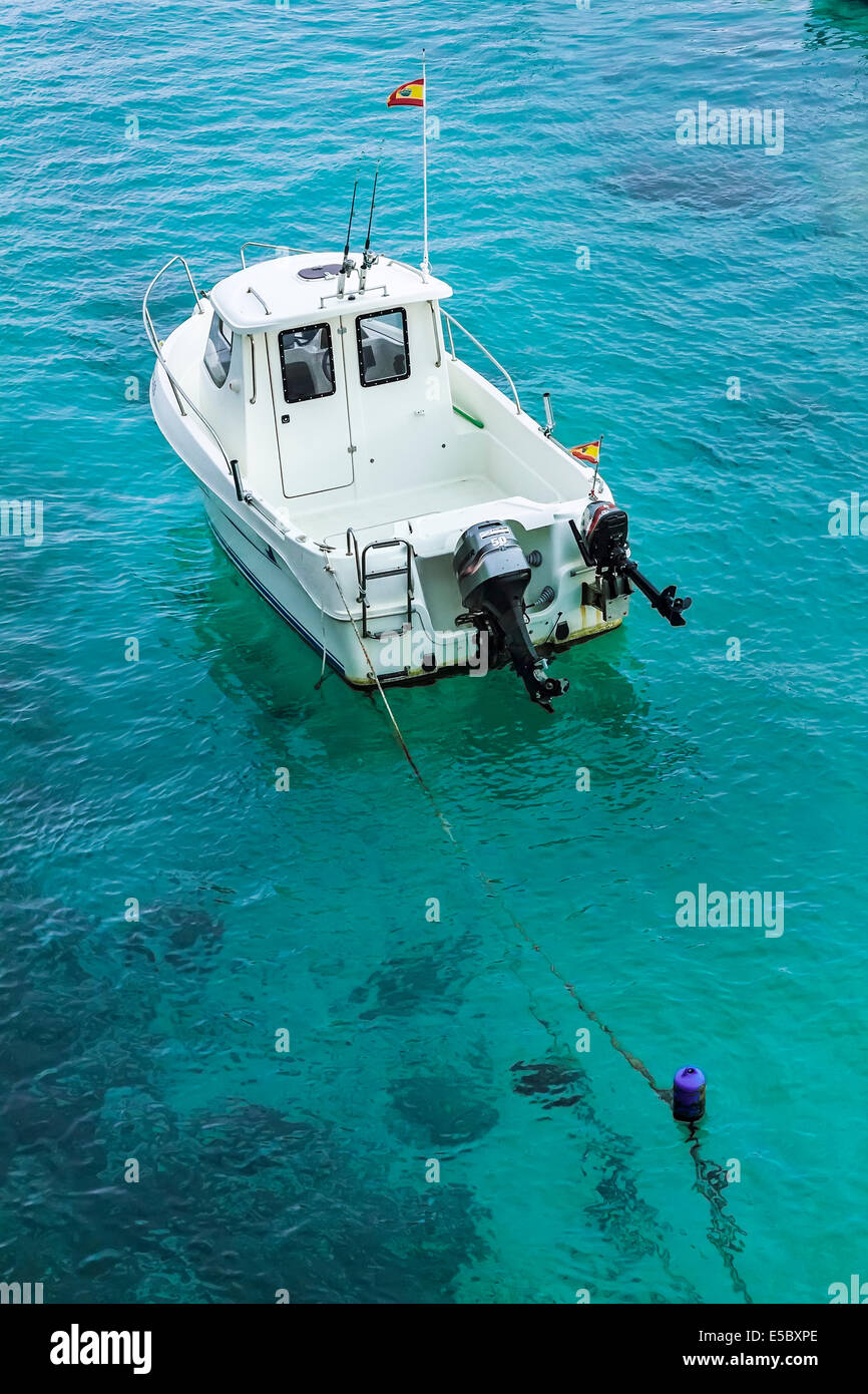 kleines Boot auf einem See Loch, Menorca. Balearen (Spanien) Stockfoto