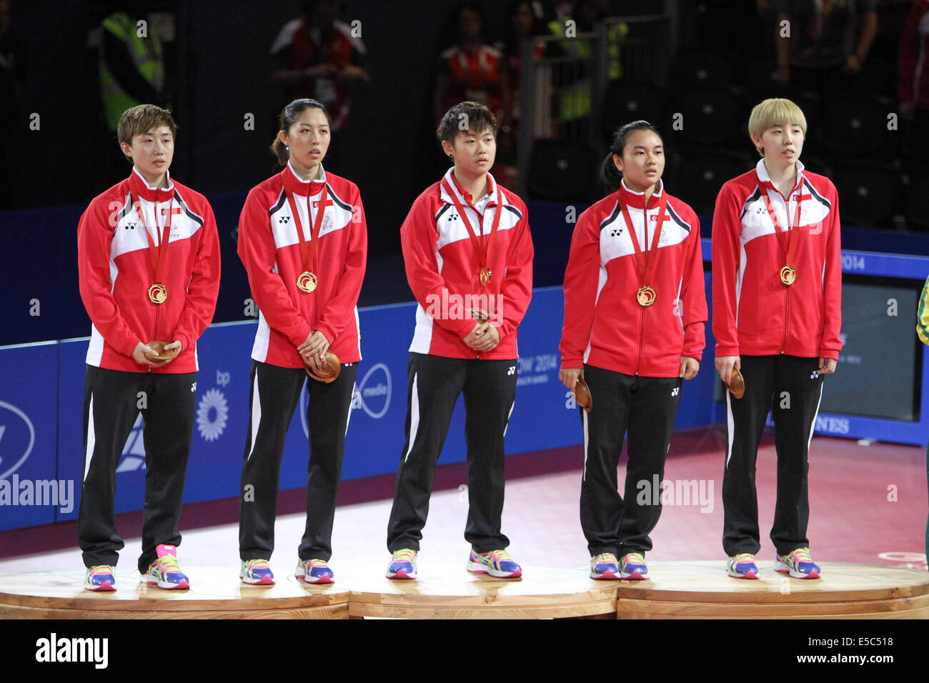 Glasgow, Schottland. 27. Juli 2014. Glasgow Commonwealth Games. Tisch Tennis Frauen Goldmedaille Finale. Singapur auf dem Podium nach dem Gewinn der Frauen Gold-Medaille Tischtennis Finale. Team; Tianwei Feng, Isabelle Li Ye Lin, Mengyu Yu und Yihan Zhou Credit: Action Plus Sport/Alamy Live News Stockfoto