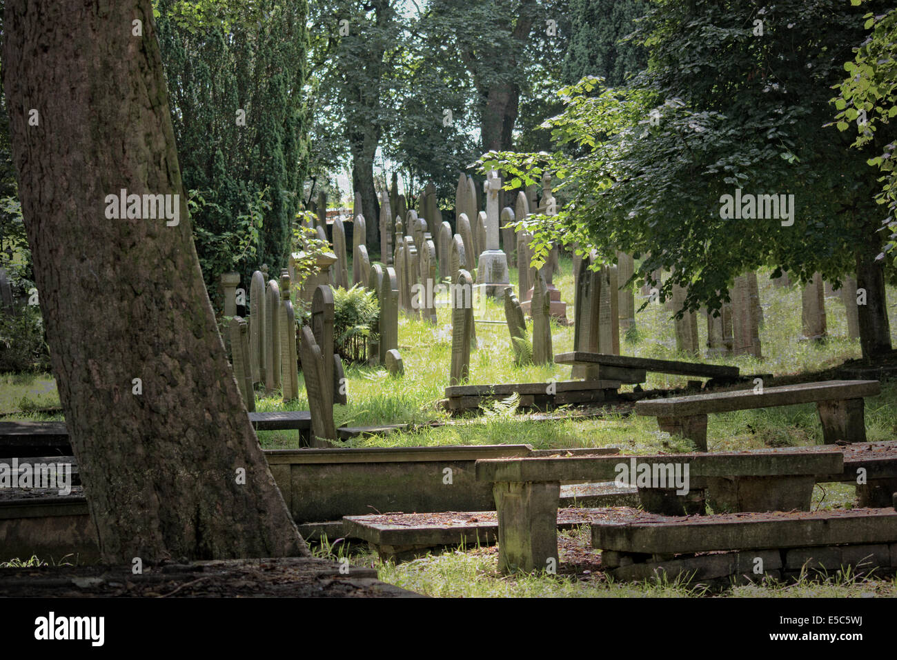 Der Friedhof von der Bronte Kirche St. Michael und alle Engel in Haworth Yorkshire UK Stockfoto
