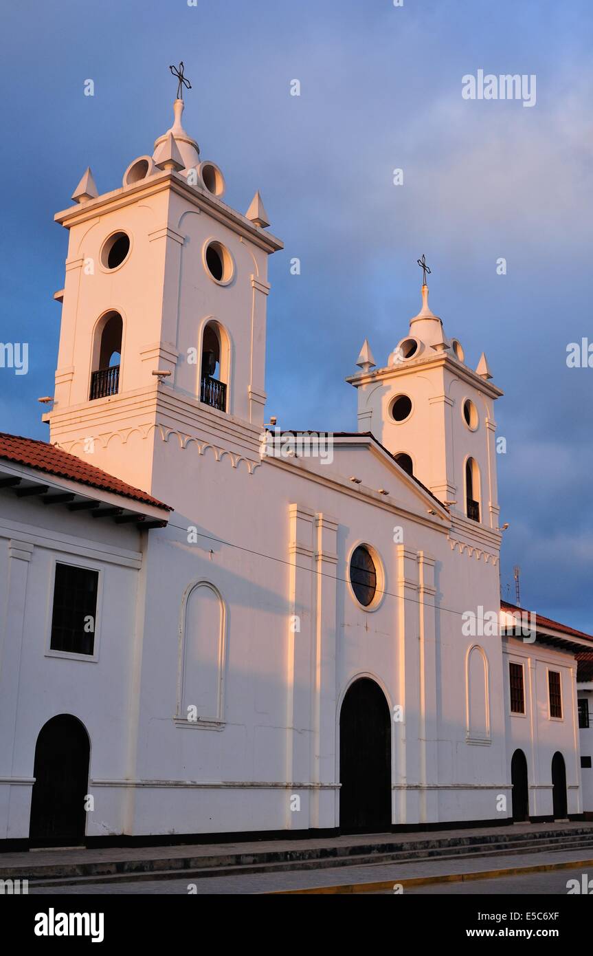 Dom - Plaza de Armas in CHACHAPOYAS. Abteilung von Amazonas. Peru Stockfoto