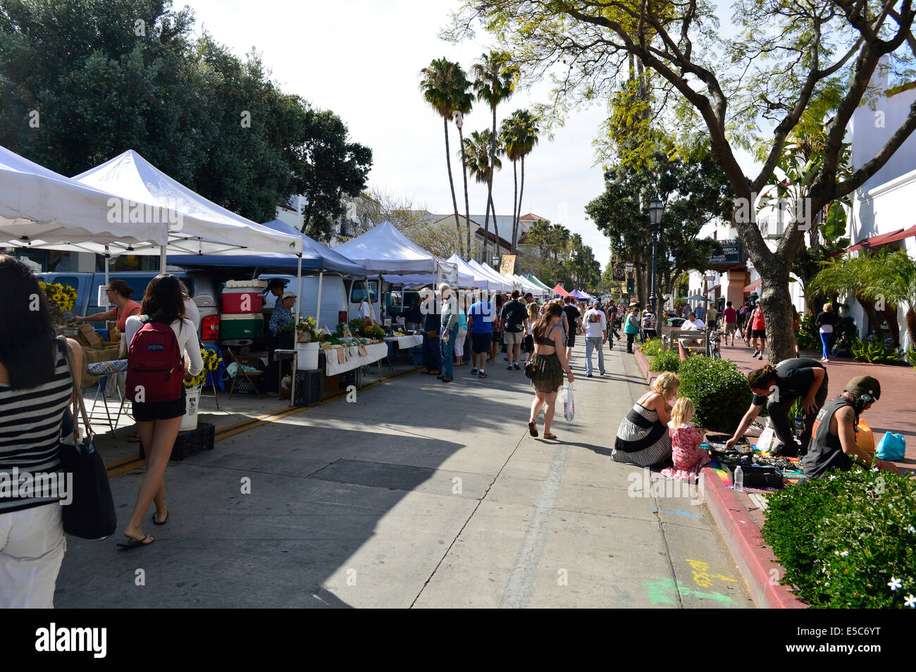 Der wöchentliche Bauernmarkt am State Street, Santa Barbara in Kalifornien Stockfoto