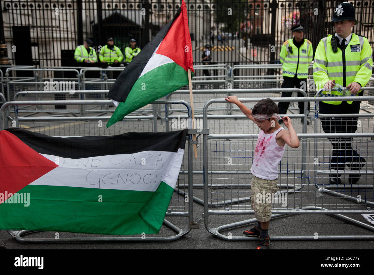 London, UK. 26. Juli 2014. Zehntausende von Demonstranten marschierten im Zentrum von London, ihre Empörung gegen den israelischen Angriff auf Gaza zu zeigen. Bildnachweis: Kristian Buus/Alamy Live-Nachrichten Stockfoto
