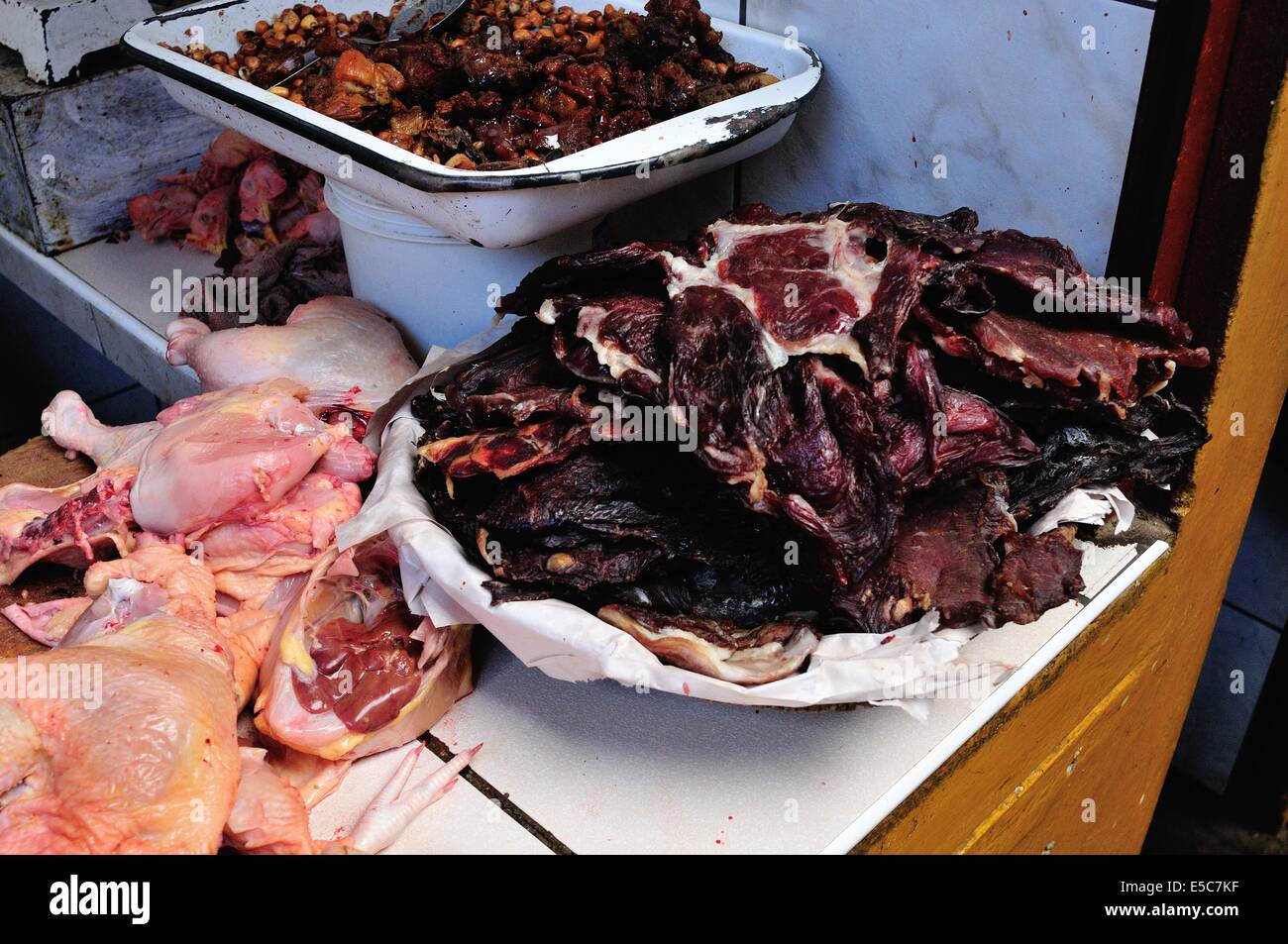 Cecina - Trockenfleisch - Markt in CHACHAPOYAS. Abteilung von Amazonas. Peru Stockfoto