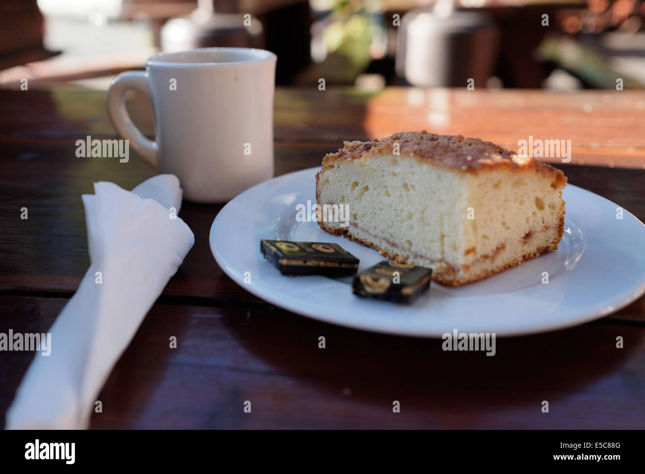 Berühmten Kaffeekuchen und Kaffee in Alices Restaurant, historische Motorradfahrer Treffpunkt in Woodside, Kalifornien. Stockfoto