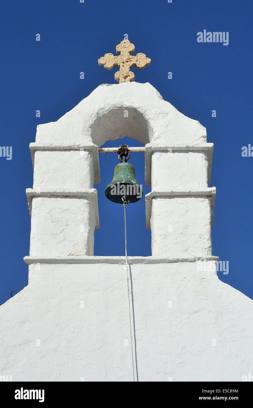 Glockenturm der Kirche der Panagia Paraportiani Mykonos Griechenland Stockfoto