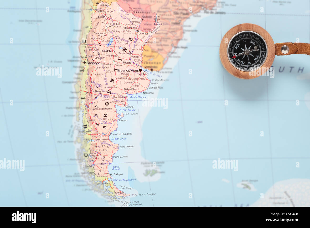 Kompass auf einer Karte zeigt auf Argentinien und planen eine Reise Wert Stockfoto