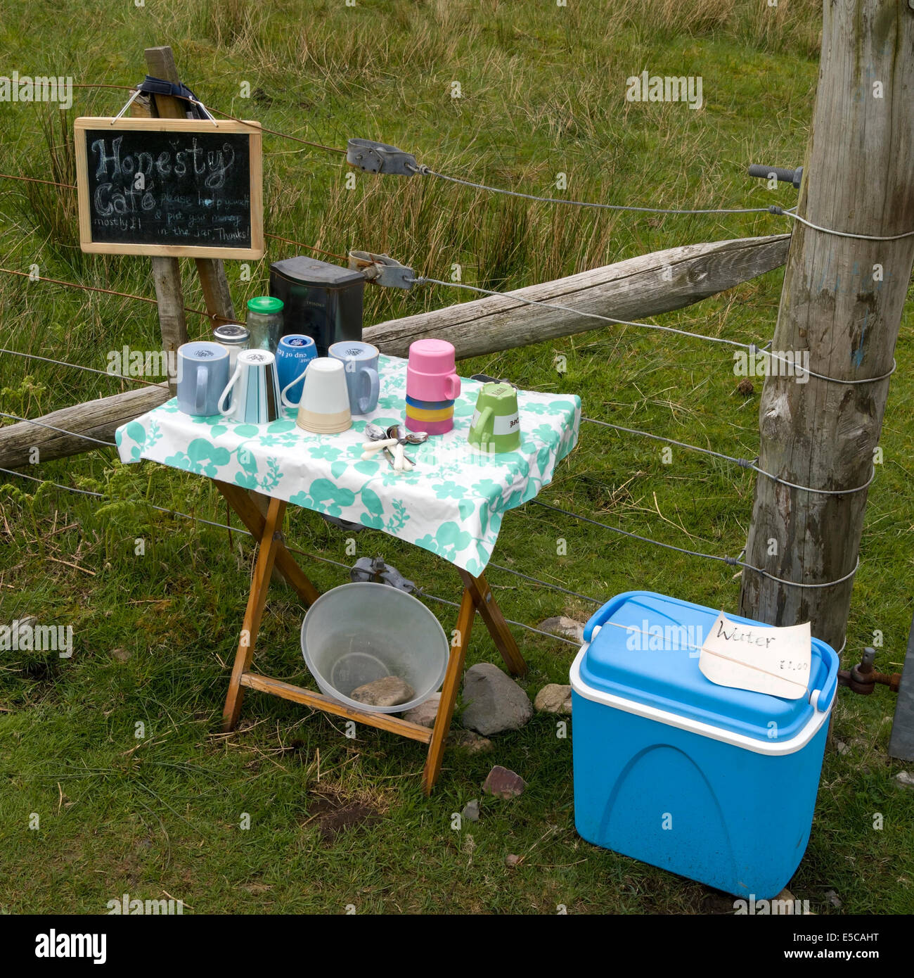 Informelle Pathside / Strand Erfrischungen an der "Ehrlichkeit Cafe', Camas Daraich Sleat, Isle Of Skye, Schottland Stockfoto