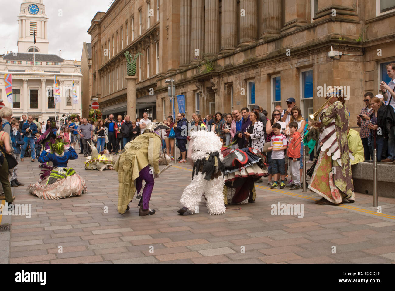 Theateraufführung in der Merchant City Festival in Glasgow am 27. Juli 2014 statt bei den Commonwealth Games Stockfoto