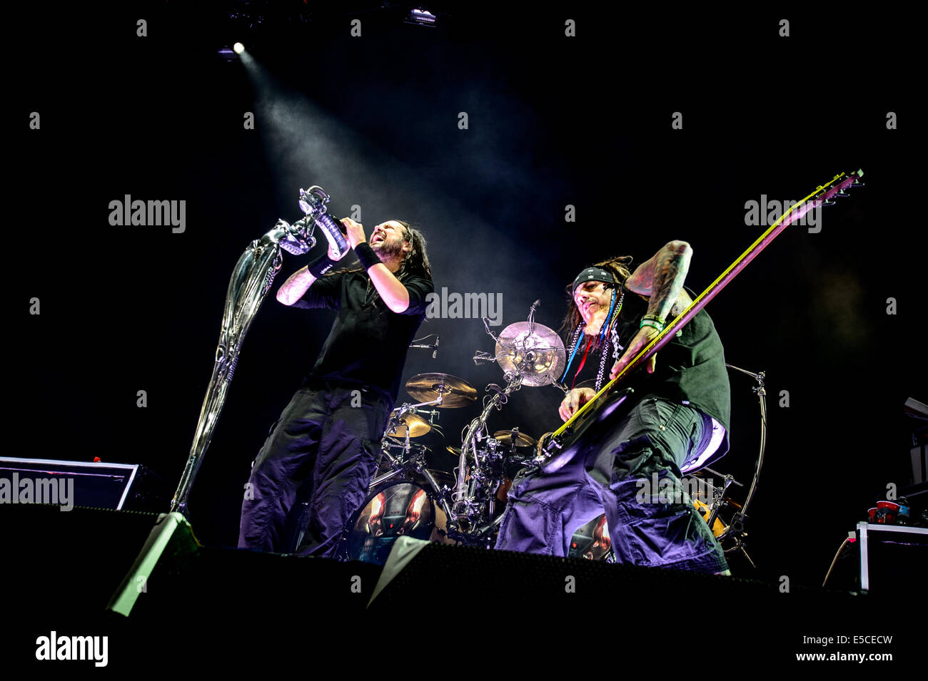 Toronto, Ontario, Kanada. 25. Juli 2014. Im Molson Canadian Amphitheater in Toronto im Rahmen des Rockstar Energy Mayhem Festival führt durch US-amerikanische Nu-Metal-Band KORN. Bandmitglieder: JONATHAN DAVIS, JAMES "MUNKY" SHAFFER, BRIAN 'HEAD' WELCH, REGINALD "FIELDY" ARVIZU, RAY LUZIER © Igor Vidyashev/ZUMA Draht/Alamy Live News Stockfoto
